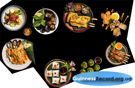 Китайская еда в ресторане Wok